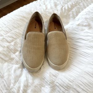 Birdies. The Swift - Oatmeal Corduroy. Size 5 US women’s shoes. Never worn.